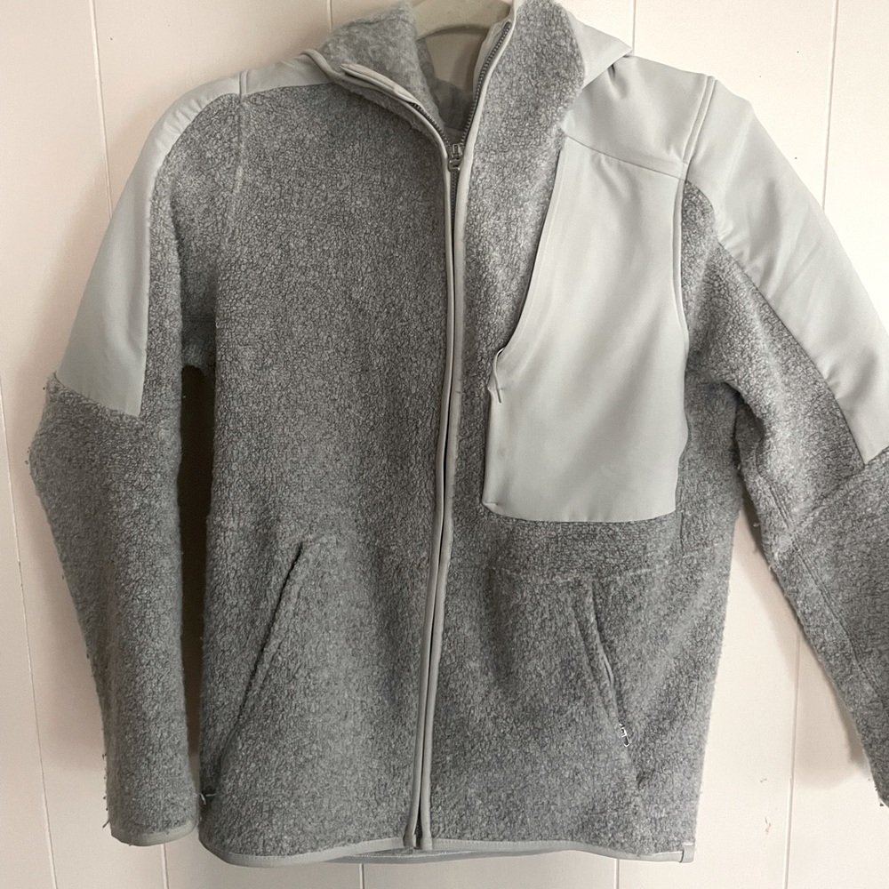 Lululemon Gull Gray Insulated End State Jacket